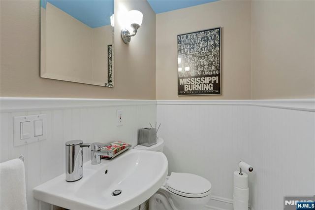 15 Colonial Road, Tenafly, NJ 07670