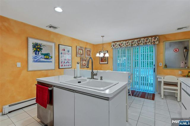 15 Colonial Road, Tenafly, NJ 07670