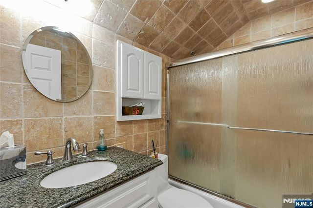 15 Colonial Road, Tenafly, NJ 07670