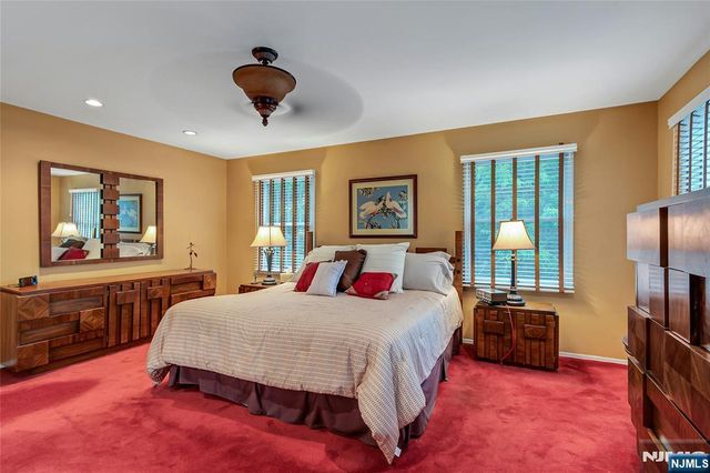 15 Colonial Road, Tenafly, NJ 07670