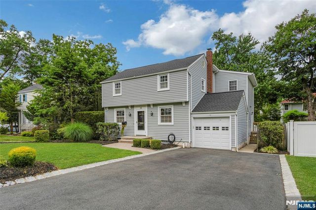 15 Colonial Road, Tenafly, NJ 07670