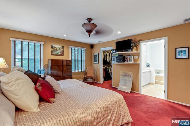 15 Colonial Road, Tenafly, NJ 07670