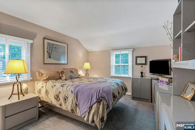 15 Colonial Road, Tenafly, NJ 07670