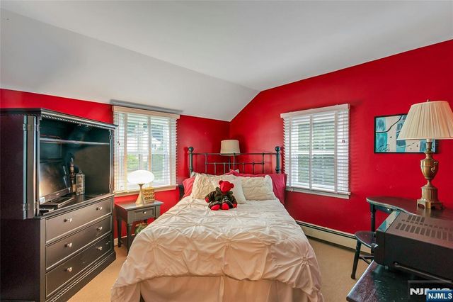 15 Colonial Road, Tenafly, NJ 07670