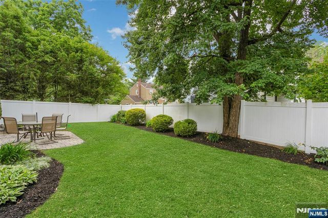 15 Colonial Road, Tenafly, NJ 07670