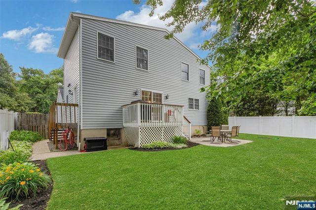 15 Colonial Road, Tenafly, NJ 07670