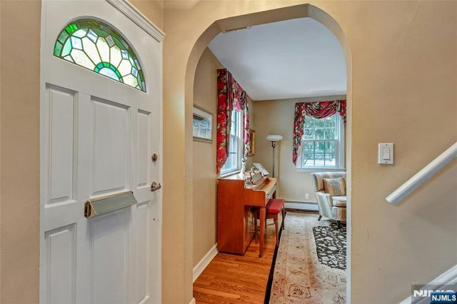 15 Colonial Road, Tenafly, NJ 07670