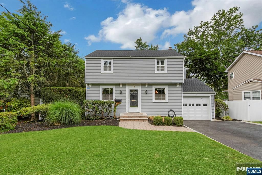 15 Colonial Road, Tenafly, NJ 07670
