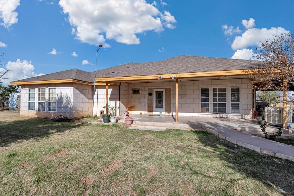 805 E County Rd 133, Midland, TX 79705