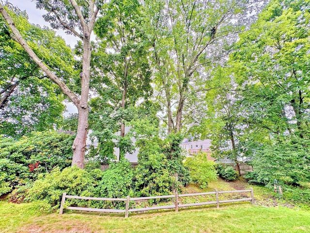 7 Washington Green 7, Walpole, MA 02032