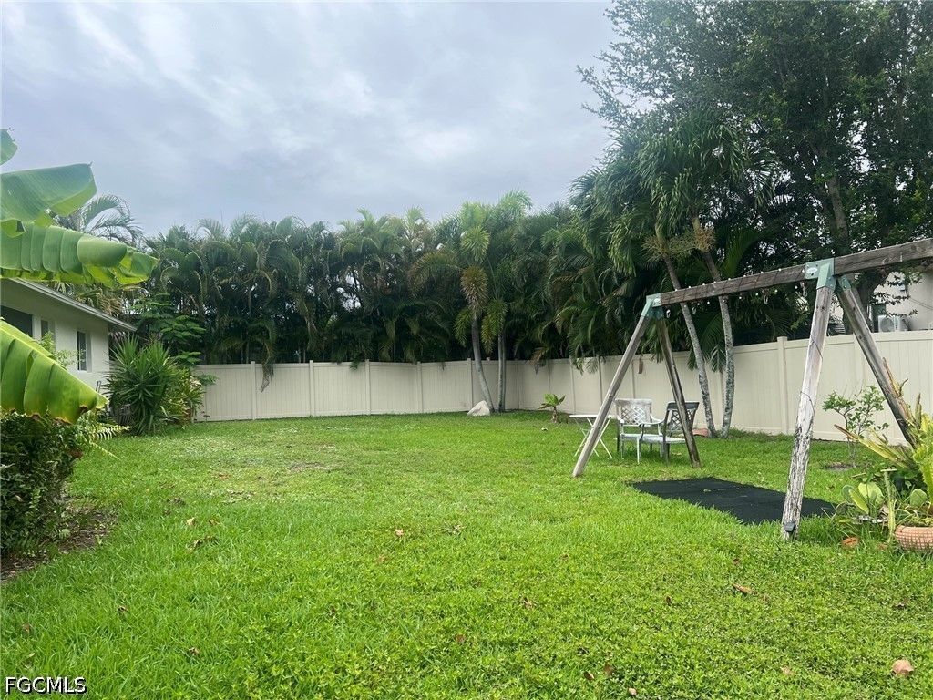 Image 15 of property listing at 5231 SW 27th PL, Cape Coral, FL 33914