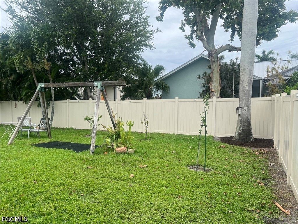 Image 18 of property listing at 5231 SW 27th PL, Cape Coral, FL 33914