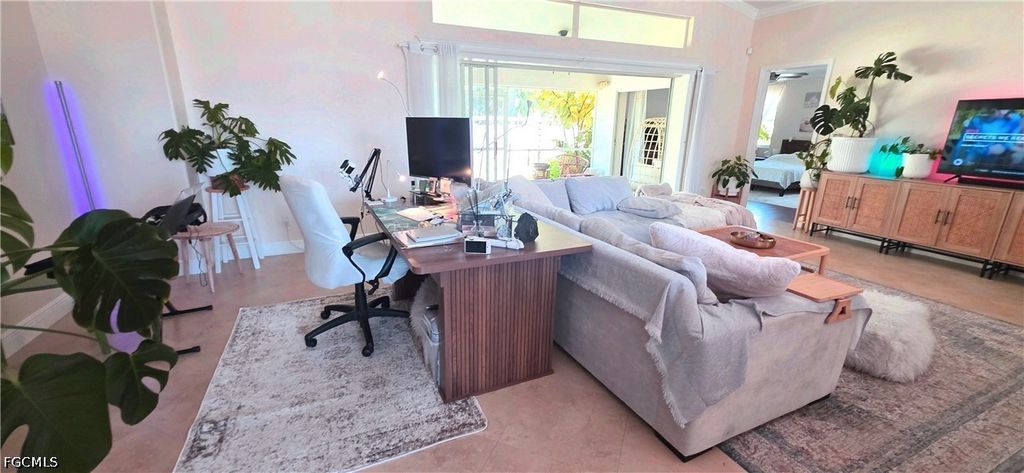 Image 4 of property listing at 5231 SW 27th PL, Cape Coral, FL 33914