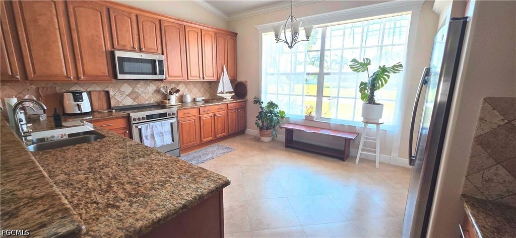 Image 6 of property listing at 5231 SW 27th PL, Cape Coral, FL 33914