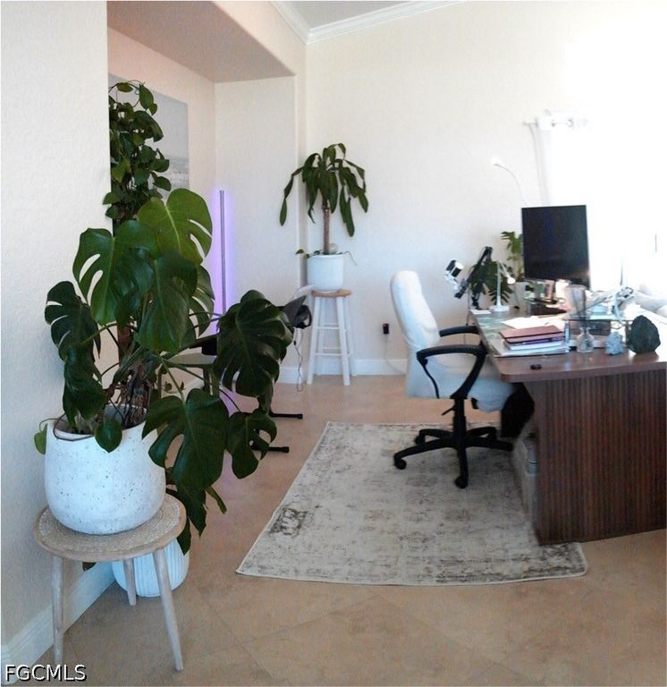 Image 8 of property listing at 5231 SW 27th PL, Cape Coral, FL 33914