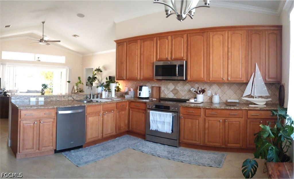 Image 9 of property listing at 5231 SW 27th PL, Cape Coral, FL 33914