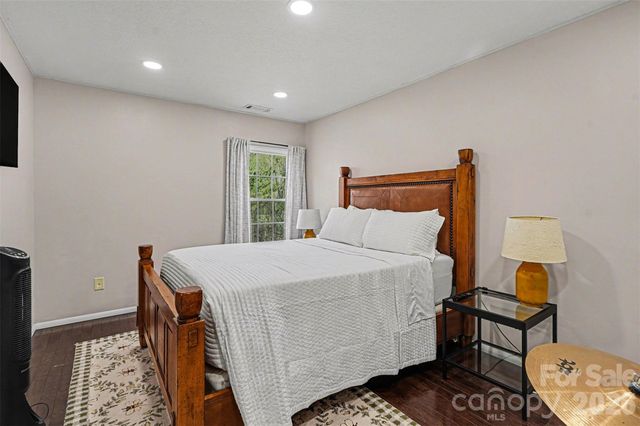 1106 Vine Cliff Lane, Charlotte, NC 28214