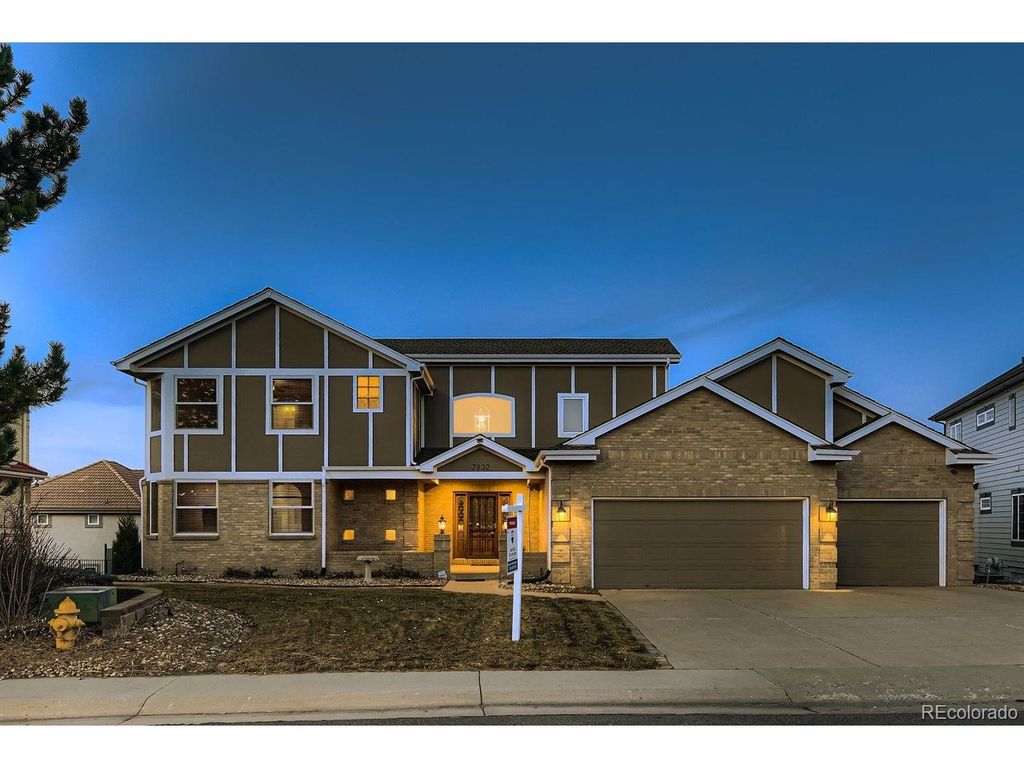 7832 W Oxford Cir, Lakewood, CO 80235