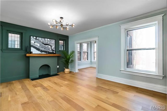 4166 Russell Boulevard, St Louis, MO 63110