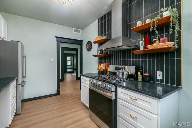 4166 Russell Boulevard, St Louis, MO 63110