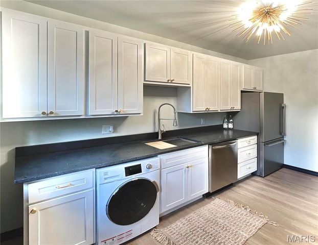 4166 Russell Boulevard, St Louis, MO 63110