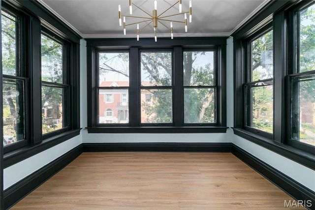 4166 Russell Boulevard, St Louis, MO 63110