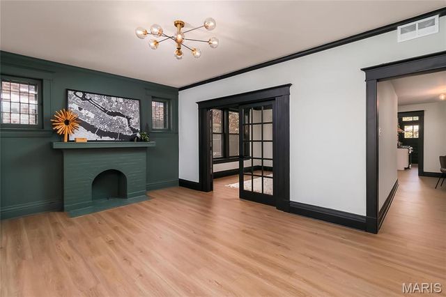 4166 Russell Boulevard, St Louis, MO 63110