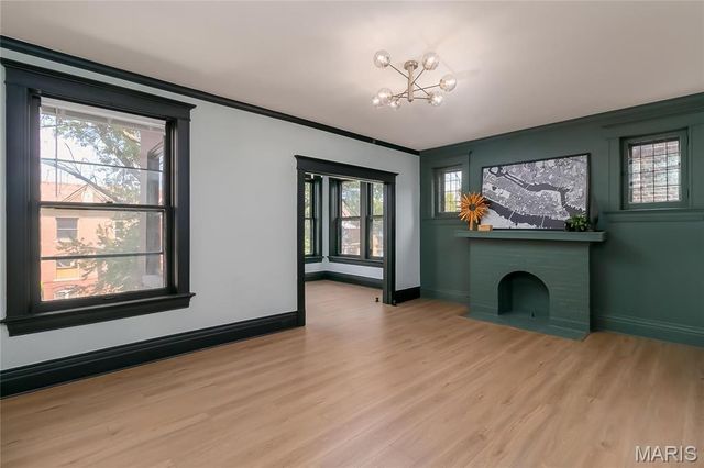 4166 Russell Boulevard, St Louis, MO 63110