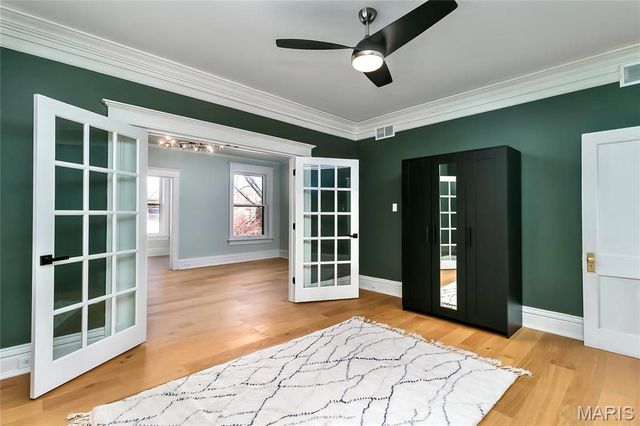 4166 Russell Boulevard, St Louis, MO 63110