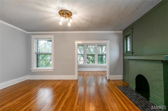 4166 Russell Boulevard, St Louis, MO 63110