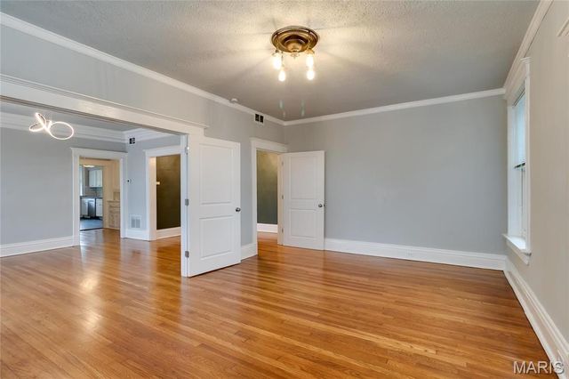 4166 Russell Boulevard, St Louis, MO 63110