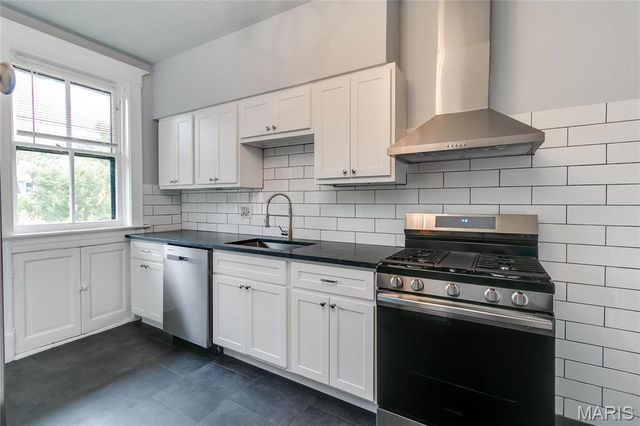 4166 Russell Boulevard, St Louis, MO 63110