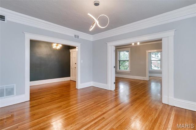 4166 Russell Boulevard, St Louis, MO 63110