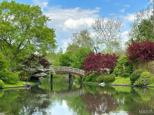 4166 Russell Boulevard, St Louis, MO 63110