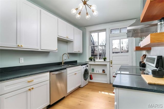 4166 Russell Boulevard, St Louis, MO 63110