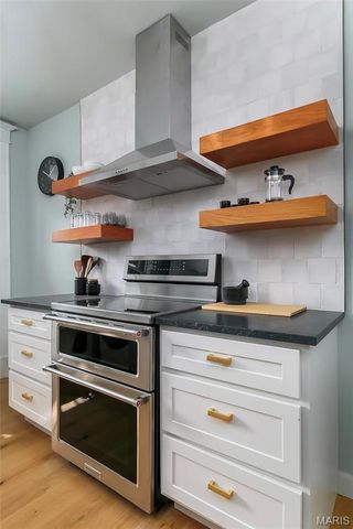 4166 Russell Boulevard, St Louis, MO 63110