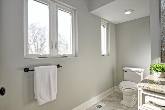 2806 Oak Hill Road, Evansville, IN 47711