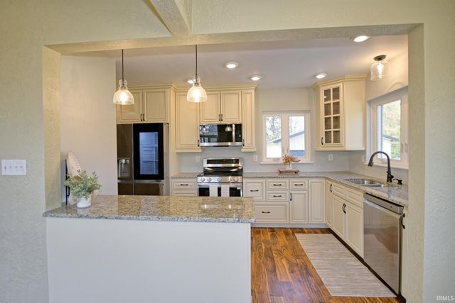 2806 Oak Hill Road, Evansville, IN 47711