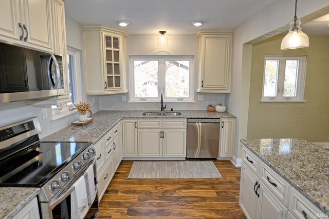 2806 Oak Hill Road, Evansville, IN 47711