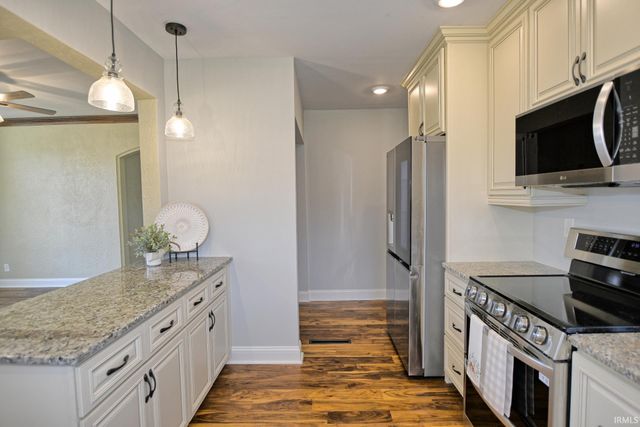 2806 Oak Hill Road, Evansville, IN 47711