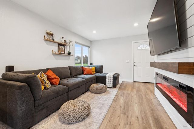 831 Heath Ct, Fairfield, CA 94533