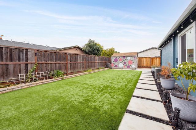 831 Heath Ct, Fairfield, CA 94533