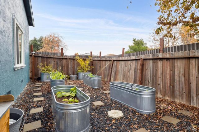 831 Heath Ct, Fairfield, CA 94533