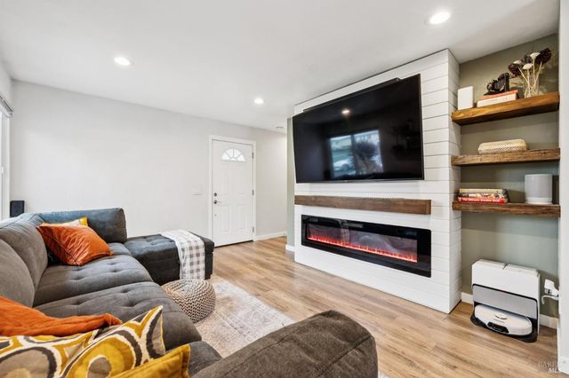 831 Heath Ct, Fairfield, CA 94533