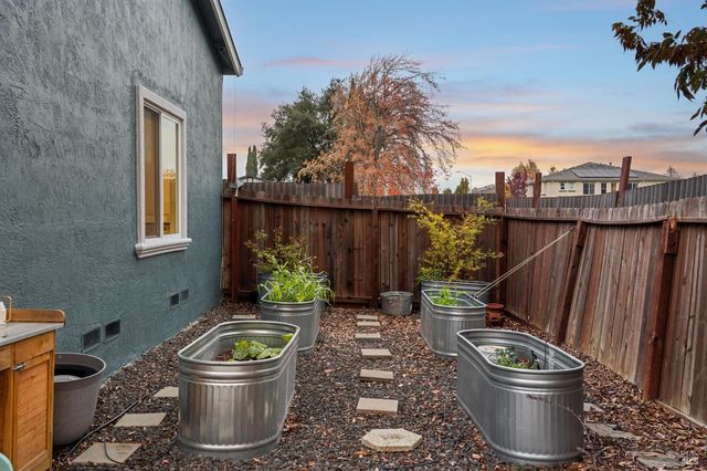 831 Heath Ct, Fairfield, CA 94533