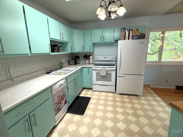 3704 Canterbury Lane, Pueblo, CO 81005