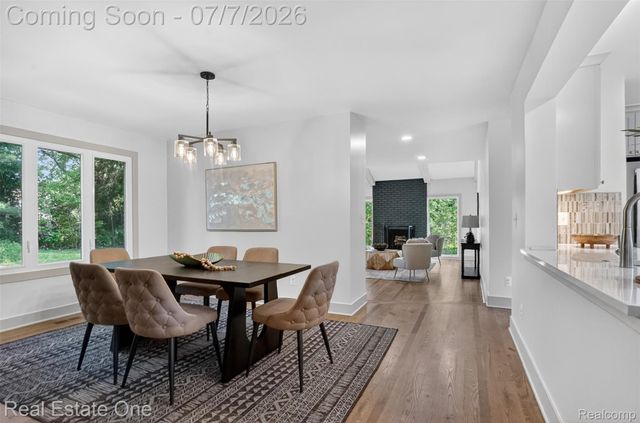 2141 Hickory Leaf Court N, Rochester Hills, MI 48309