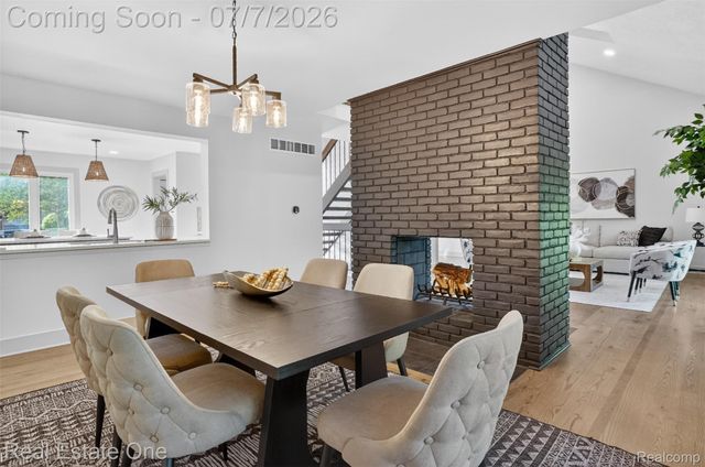 2141 Hickory Leaf Court N, Rochester Hills, MI 48309