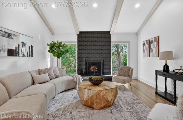 2141 Hickory Leaf Court N, Rochester Hills, MI 48309