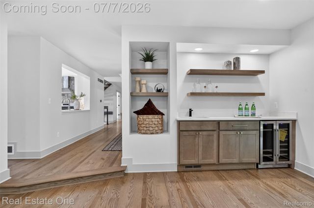 2141 Hickory Leaf Court N, Rochester Hills, MI 48309